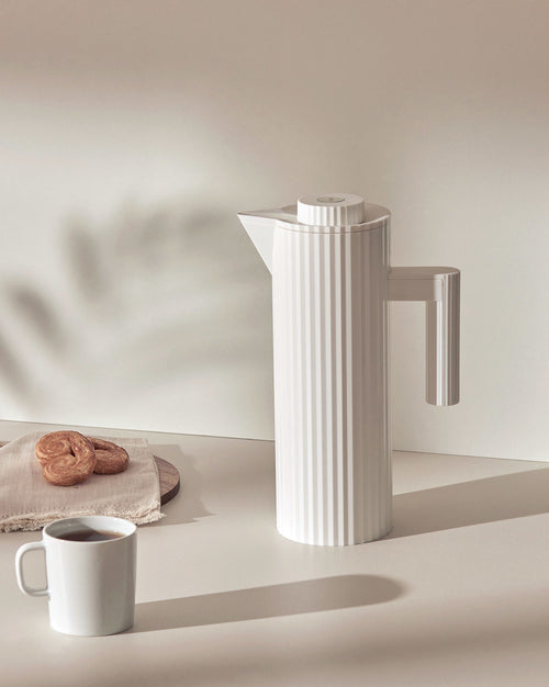 Plissé white Thermo insulated jug Alessi 8