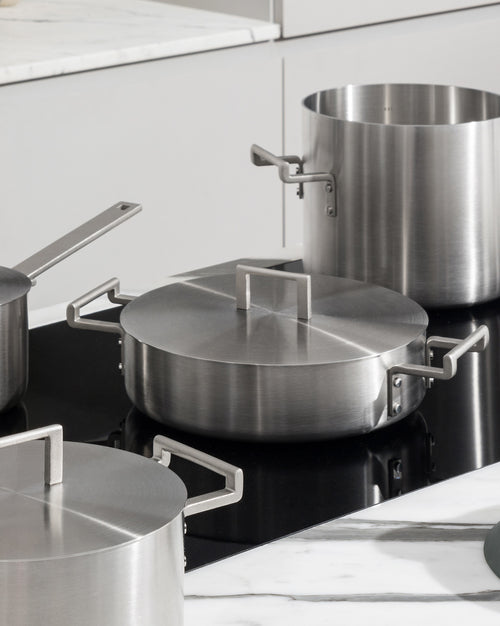Convivio cm 24 || inch 9½″ Low casserole with two handles Alessi 1