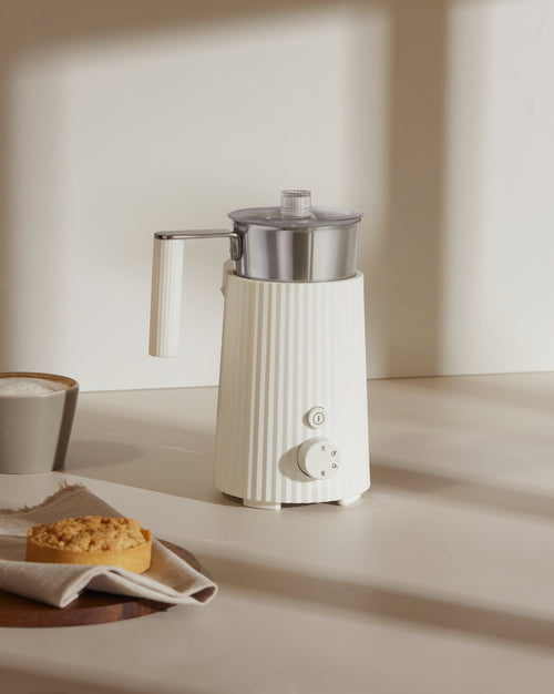 Plissé black Multi-function milk frother Alessi 8